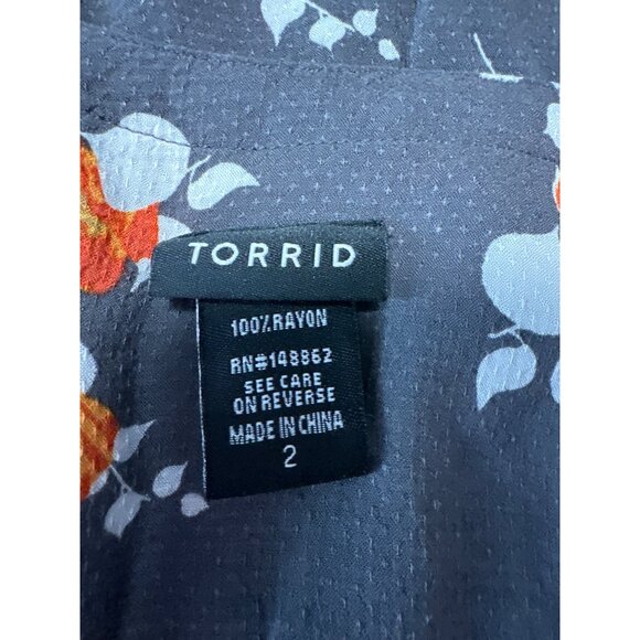 Torrid Gray Floral Button-Front V-Neck Blouse With Short Flutter Sleeves Size 2X - Picture 6 of 8